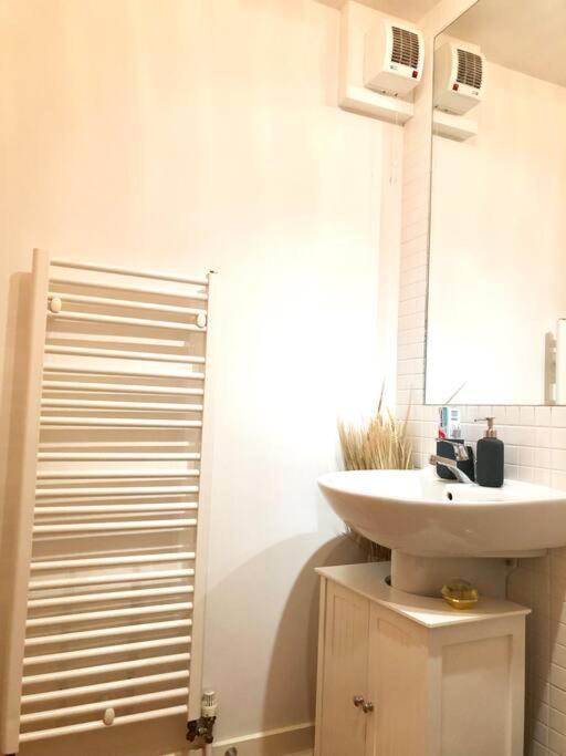 Modern Spacious Retreat Full Fibre Wi-Fi & Free Parking EDI Eksteriør bilde